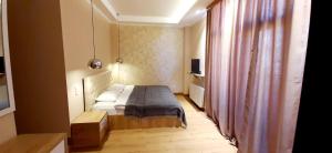 Postel nebo postele na pokoji v ubytování Happy Stay Hotel