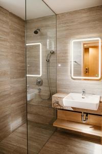 a bathroom with a sink and a shower at Tagore Spa Aparthotel in Balatonfüred