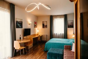 TV a/nebo společenská místnost v ubytování Tagore Spa Aparthotel