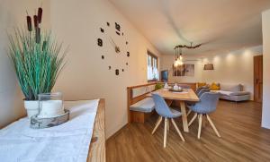 Posedenie v ubytovaní Hochwart Apartment - in der Nähe der Liftstation Schönleiten