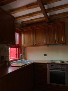 Kuchyň nebo kuchyňský kout v ubytování Lithos Homes