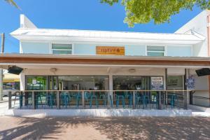 萨拉索塔Siesta Key Village-Suite #2: A block to the Beach!的相册照片