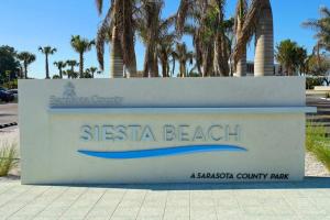 Siesta Key Village-Suite #2: A block to the Beach!的证书、奖牌、标识或其他文件