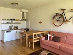 Kuchyňa alebo kuchynka v ubytovaní Apartmán U Kola na Brčálníku