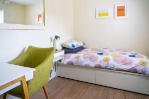 a bedroom with a bed and a desk and a chair at Walking distance to hospital and town with free off-road parking in Bury Saint Edmunds