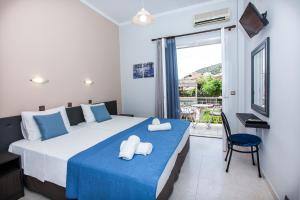 A bed or beds in a room at Hotel Electra