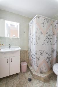 A bathroom at Hotel Electra