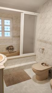 a white bathroom with a toilet and a sink at Casa Familiar con barbacoa in Finisterre +41 photos