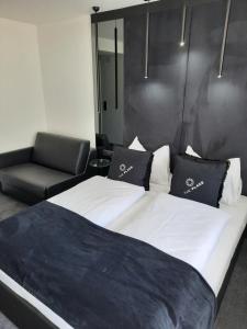 Łóżko lub łóżka w pokoju w obiekcie The Place Boutique & Design Hotel Flachau