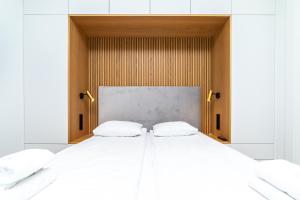 Posteľ alebo postele v izbe v ubytovaní White Deluxe with terrace by OneApartments