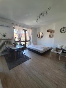 Posteľ alebo postele v izbe v ubytovaní Emily Apartment