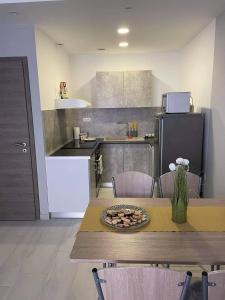 Kuchyň nebo kuchyňský kout v ubytování Oasis Beach Apartman