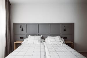 A bed or beds in a room at Exclusive Rooms in the Heart of the City