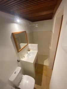 A bathroom at Navegantes Praia