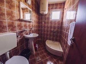 Koupelna v ubytování Apartmani Lasta