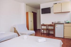 Kuchyň nebo kuchyňský kout v ubytování Apartmani Lasta