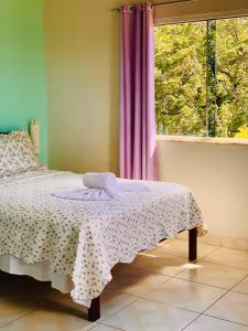 Un pat sau paturi într-o cameră la Pousada Triplex Pôr Do Sol
