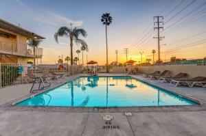 Majoituspaikassa Motel 6-San Bernardino, CA - South tai sen lähellä sijaitseva uima-allas