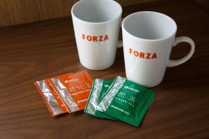 Hotel Forza Osaka Namba的咖啡和沏茶工具