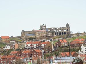Nespecifikovaný výhled na destinaci Whitby nebo výhled na město při pohledu z prázdninového domu