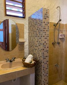 A bathroom at Golden Paradise Beach