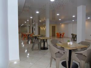 a restaurant with tables and chairs in a room at Hotel Paradise del Cafe in Pereira +20 photos