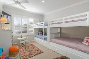 a childs bedroom with two bunk beds at Casa Sorella - beachfront family home with pool in North Haven +33 photos