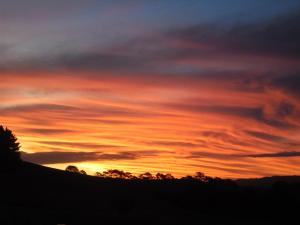 Alba o tramonto visti dall'interno del bed & breakfast o dai dintorni