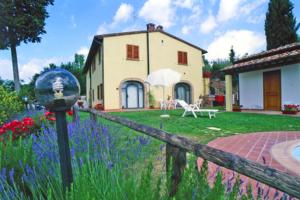 Vonkajšia záhrada v ubytovaní AGRITURISMO IL PINO - APPARTAMENTO GINEPRO