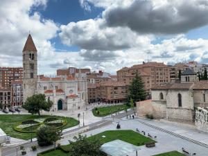 a view of a city with a church at SG Apartamentos LA CASA DE LA CATEDRAL VUT47-240 in Valladolid