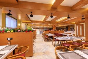 Lords Eco Inn Jamnagar 레스토랑 또는 맛집