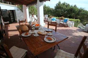 Posedenie v ubytovaní Villa con discesa privata a mare
