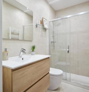 Vonios kambarys apgyvendinimo įstaigoje CONCHA SUITE Brand NEW & Style