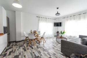 TV a/nebo společenská místnost v ubytování Ajuy Paradise Beach