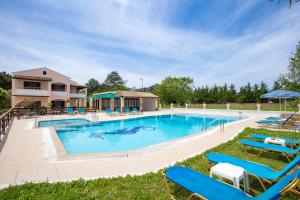 Bazén v ubytování Nikos Pool Apartments - Upper Floor nebo v jeho okolí