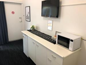 Μια τηλεόραση ή/και κέντρο ψυχαγωγίας στο Blue Gums Hotel Motel