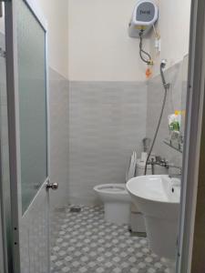 Koupelna v ubytování Minh Toàn Homestay