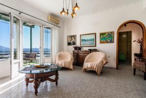 Gallery image of Melisses Sea View House in Plaka Milou