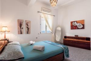 Gallery image of Melisses Sea View House in Plaka Milou
