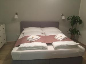 Postel nebo postele na pokoji v ubytování Gästewohnung Schlossblick