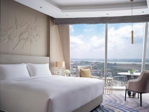 Katil atau katil-katil dalam bilik di Langham Place Changsha