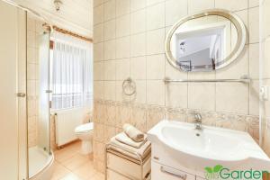 Ένα μπάνιο στο Willa Garden 60m od plaży +35 φωτογραφίες
