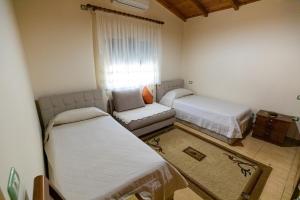 מיטה או מיטות בחדר ב-VILA LLANO