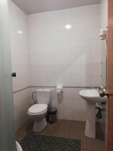 Koupelna v ubytování Prometey Hotel