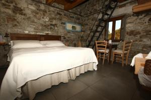 Säng eller sängar i ett rum på Mulino Marghen - Agriturismo e Retreat Center