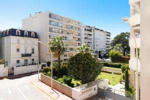 desde el balcón de un edificio en Antares S YourHostHelper, en Cannes