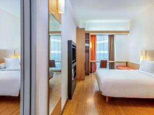 Voodi või voodid majutusasutuse Ibis Bandung Trans Studio toas