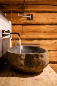 a water fountain in a stone bowl on a counter at Timmerhus Örnen in Sorsele