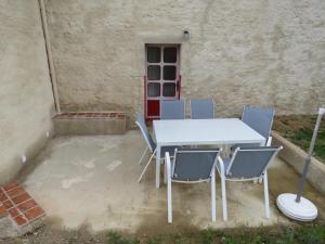 Patio nebo venkovní prostory v ubytování Lalot gîte