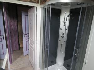 Koupelna v ubytování Lalot gîte + 20 fotografií
